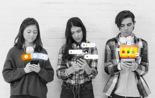 هل أسهمت "السوشيال ميديا " في زيادة جرأة المراهق؟ 