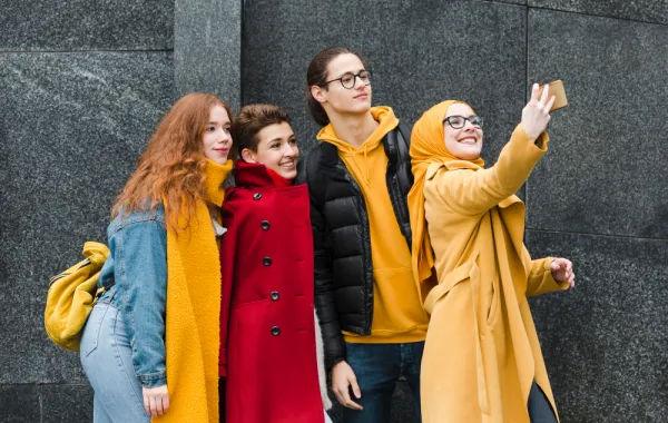 تفكير الشباب يتغير مع العمر - المصدر freepik