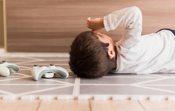 صورة لطفل حالة إصابته بنوبة صرع