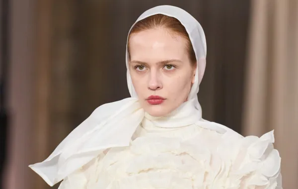 أسرار لا تعرفينها لحماية شعرك تحت الطرحة من التقصف والاحتكاك اليومي