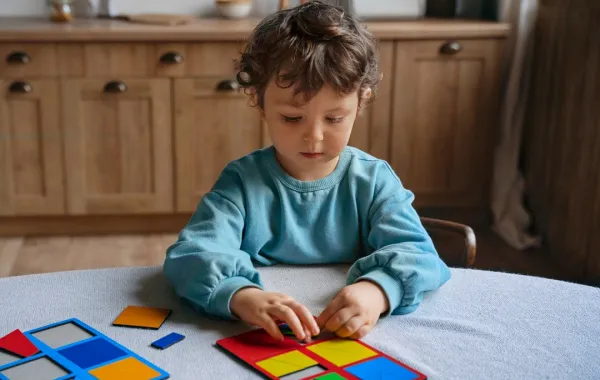 اليوم العالمي للتوحد: أشياء يفعلها الأطفال قد تبدو طبيعية لكنها مؤشر توحد!