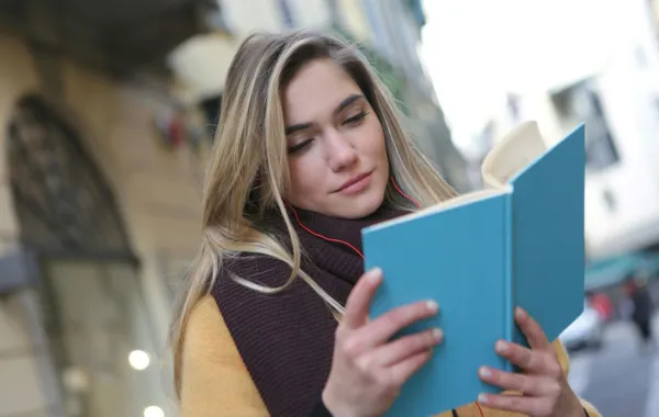 7 روايات قصيرة وسريعة القراءة.. مثالية للمبتدئين 