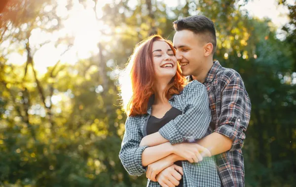 من أهم عادات اللطف والمودة بين الزوجين تخصيص وقت خاص يتبادلان فيه المشاعر الصادقة- المصدر: freepik  by prostooleh