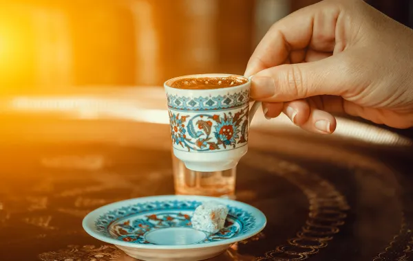 الكافيين ليس مجرد يقظة سريعة! يمنع النعاس ويزيد النشاط العصبي بتأثيره على دماغك.. للتفاصيل 