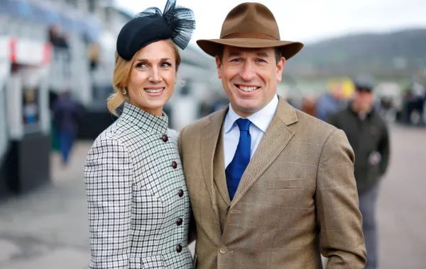 هارييت سبيرلينغ وبيتر فيليبس في تشيلتنهام، إنجلترا (Harriet Sperling and Peter Phillips in Cheltenham, England). مصدر الصورة: Max Mumby/Indigo/Getty Images