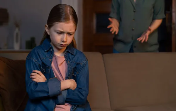 صورة لطفلة غاضبة