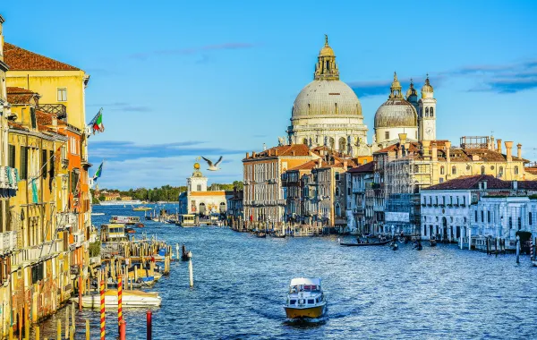 لقطة تظهر القناة الكبرى 