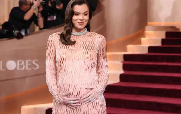 هايلي ستاينفيلد تُرزق بمولودها الأول من زوجها جوش ألين