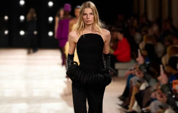  بالنسياغا Balenciaga - الصورة من LaunchmetricsSpotlight ©