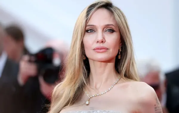 أنجلينا جولي في الدورة الـ78 من مهرجان كان السينمائي (مصدر الصورة: Monica Schipper/Getty Images)