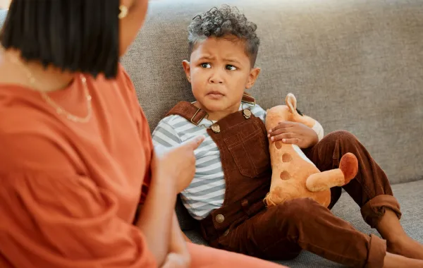 صورة تربية الطفل العدواني