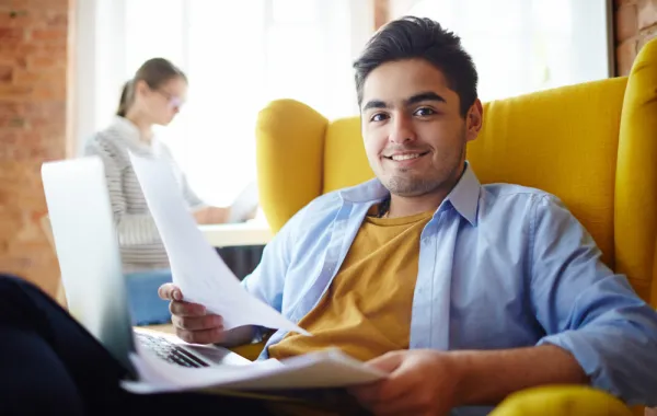 التخطيط المالي يبدأ من مرحلة الشباب- المصدر freepik