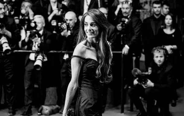 المحامية أمل علم الدين كلوني زوجة النجم جورج كلوني (مصدر الصورة: Victor Boyko/Getty Images)