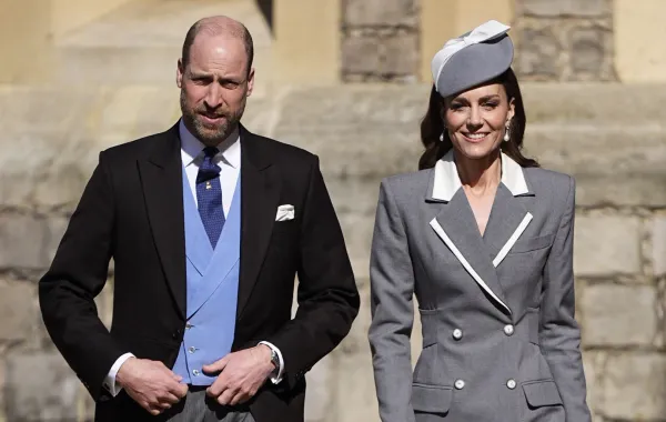 الأمير ويليام وكاثرين في قلعة وندسور، في وندسور (Prince William and Catherine at Windsor Castle, in Windsor). مصدر الصورة: Aaron Chown / POOL / AFP