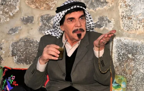 ياسر العظمة بكواليس مسلسل مرايا -الصورة من حسابه على الانستغرام