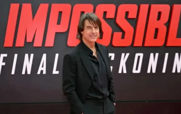 توم كروز في مركز لينكولن فاونتن بلازا في نيويورك (Tom Cruise at the Lincoln Center Fountain Plaza in New York). مصدر الصورة: ANGELA WEISS / AFP