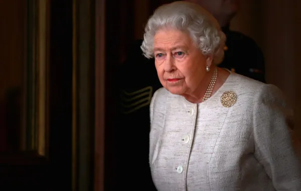 الملكة إليزابيث الثانية في لندن، إنجلترا (Queen Elizabeth II in London, England). مصدر الصورة: Chris Jackson - WPA Pool/Getty Images