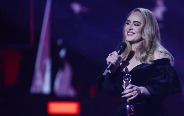 أديل في لندن (Adele in London). مصدر الصورة: Tolga Akmen / AFP