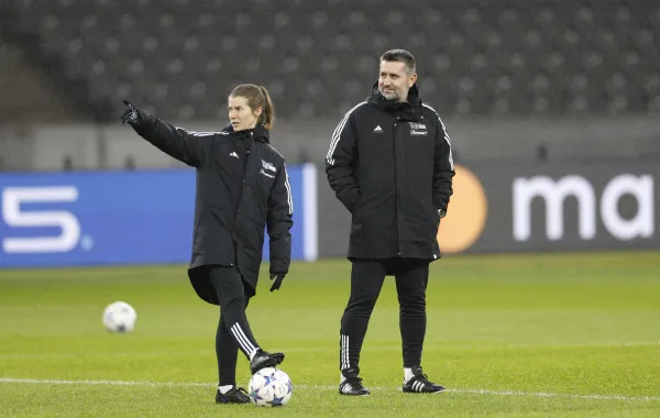 ماري لويز إيتا أول مدربة لفريق رجال في يونيون برلين (مصدر الصورة: Photo by ODD ANDERSEN : AFP)