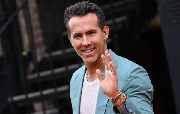 رايان رينولدز Ryan Reynolds من العرض الخاص لفيلم Deadpool & Wolverine في لندن عام 2024 - مصدر الصورة:JUSTIN  TALLIS / AFP