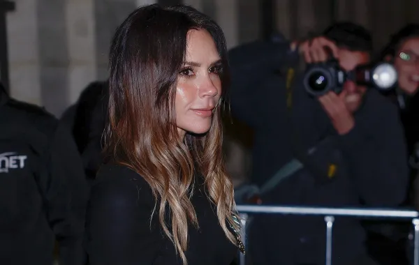 فيكتوريا بيكهام في باريس Victoria Beckham leaves after being awarded Knight of the Order of Arts and Letters during a ceremony at the Ministry of Culture in Paris- مصدر الصورةSébastien DUPUY / AFP