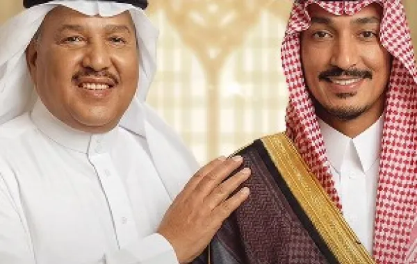 محمد عبده يُهدي ابنه أغنية احتفالًا بزواجه.. وزيارة خاصة من رابح صقر 