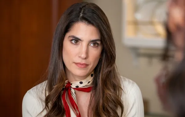 كارمن بصيبص من أحداث المسلسل - الصورة سكرين شوت من الحلقة 56