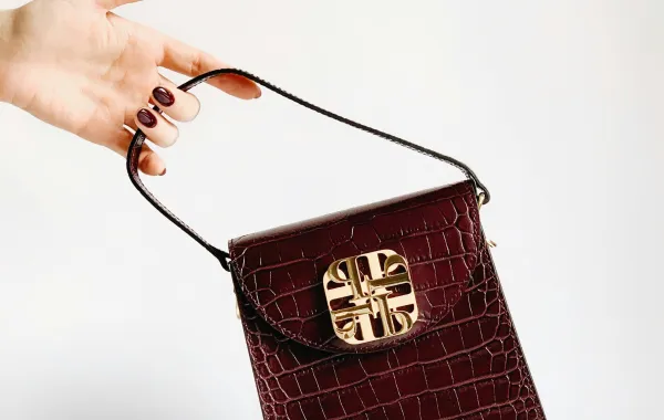 حقيبة مصنوعة من الجلد