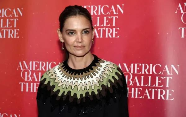 كاتي هولمز Katie Holmes  -مصدر الصورة: Jamie McCarthy/Getty Images for American Ballet Theatre/AFP