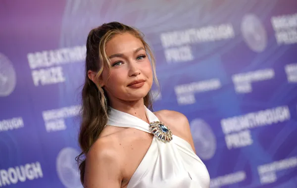 جيجي حديد في سانتا مونيكا، كاليفورنيا (Gigi Hadid in Santa Monica, California). مصدر الصورة: Emma McIntyre/Getty Images/AFP