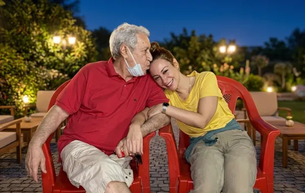 منة شلبي ووالدها الراحل - الصورة من حساب فيفي عبده على انستغرام