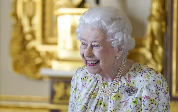 الملكة اليزابيث في قلعة وندسور. (Queen Elizabeth at Windsor Castle). مصدر الصورة: Steve Parsons / POOL / AFP
