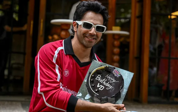 فارون دهاوان في مومباي Varun Dhawan in Mumbai- مصدر الصورة: Sujit JAISWAL / AFP