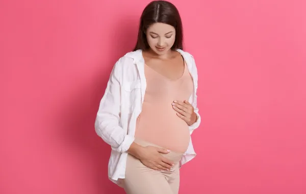 صورة لحامل في الشهر الثامن