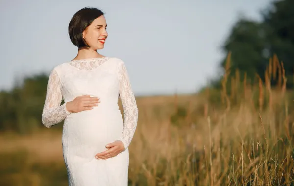 صورة لحامل في شهرها الرابع