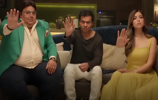 محمد محيي مع شيكو وميرنا جميل - الصورة من شاشة عرض مسلسل اللعبة