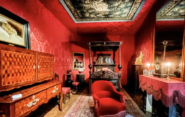 متحف الأديب الفرنسي فيكتور هوغو.. حين يتكلم المكان 