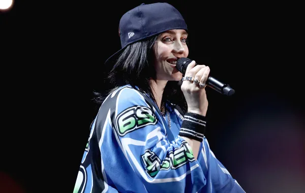 بيلي إيليش Billie Eilish في مدينة ميامي 9 أكتوبر 2025 - مصدر الصورة: Arturo Holmes / GETTY IMAGES NORTH AMERICA / Getty Images via AFP