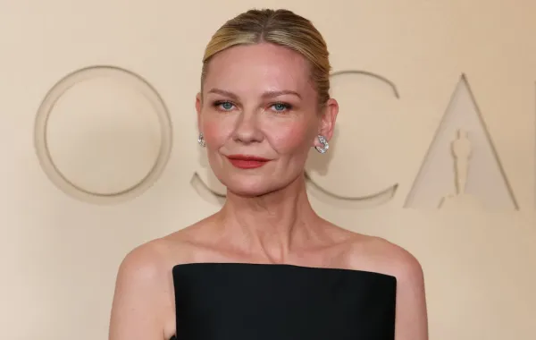 كريستين دانست Kirsten Dunst في حفل توزيع جوائز أوسكار الـ98. مصدر الصورة: ANGELA WEISS / AFP