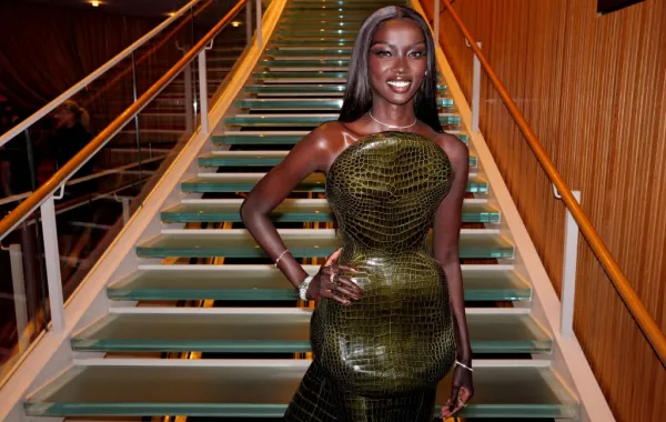 العارضة أنوك ياي Anok Yai-  (مصدر الصورة Craig Barritt / Getty Images via AFP)