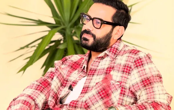 عبدالله بو شهري يخوض تجربته الإخراجية الثانية من خلال مسلسل "مجنون ليلى" 