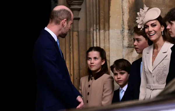 في ذكرى زواجهما الـ 15.. صورة عائلية للأمير ويليام وكيت ميدلتون مع أبنائهما بدلاً من اللقطة الرومانسية 