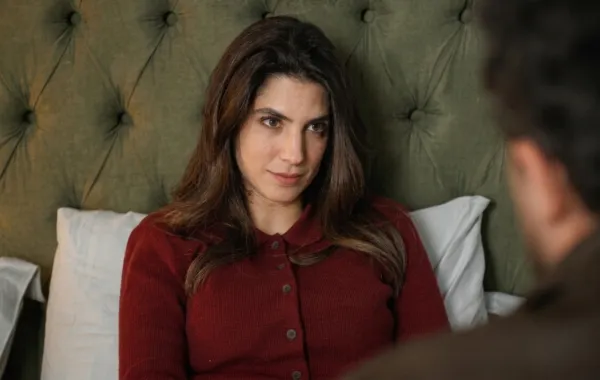 نجم يطمئن على ورد - الصورة سكرين شوت من الحلقة 66