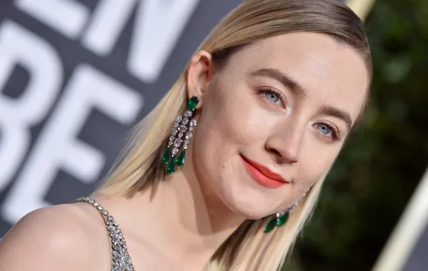 سيرشا رونان Saoirse Ronan في حفل جوائز غولدن غلوب( مصدر الصورة: Axelle/Bauer-Griffin/FilmMagic)