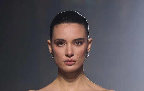 حِيل لإخفاء المسام الواسعة بالمكياج