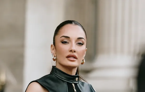 اطلالة ستريت ستايل من عروض خريف شتاء 2026 -الصورة من Launchmetrics/Spotlight©