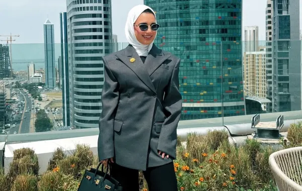 البليزر الربيعي للمحجبات.. دليلك لإطلالات أنيقة مثل المدونات 