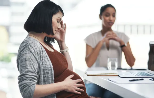 صورة حامل مصابة بتشتت الذهن