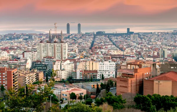 برشلونة كما تبدو وقت المغيب