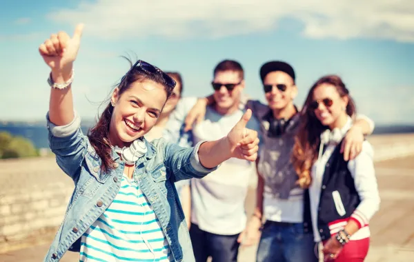 جذب الأصدقاء الإيجابيين